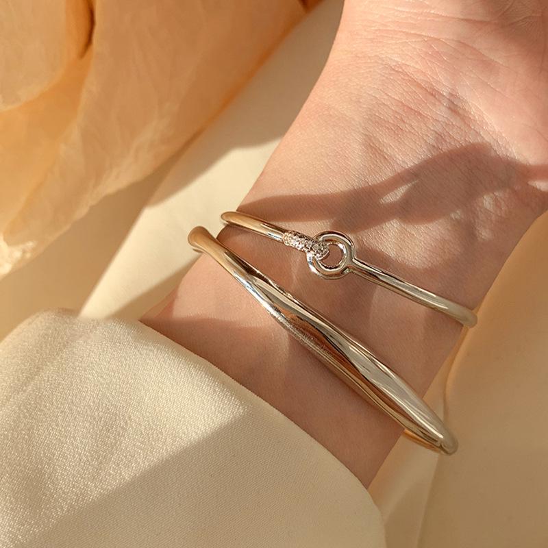 Korean Retro Geometric Wave Bracelet: Trendy Hip Hop Clubbing Accessory for Women