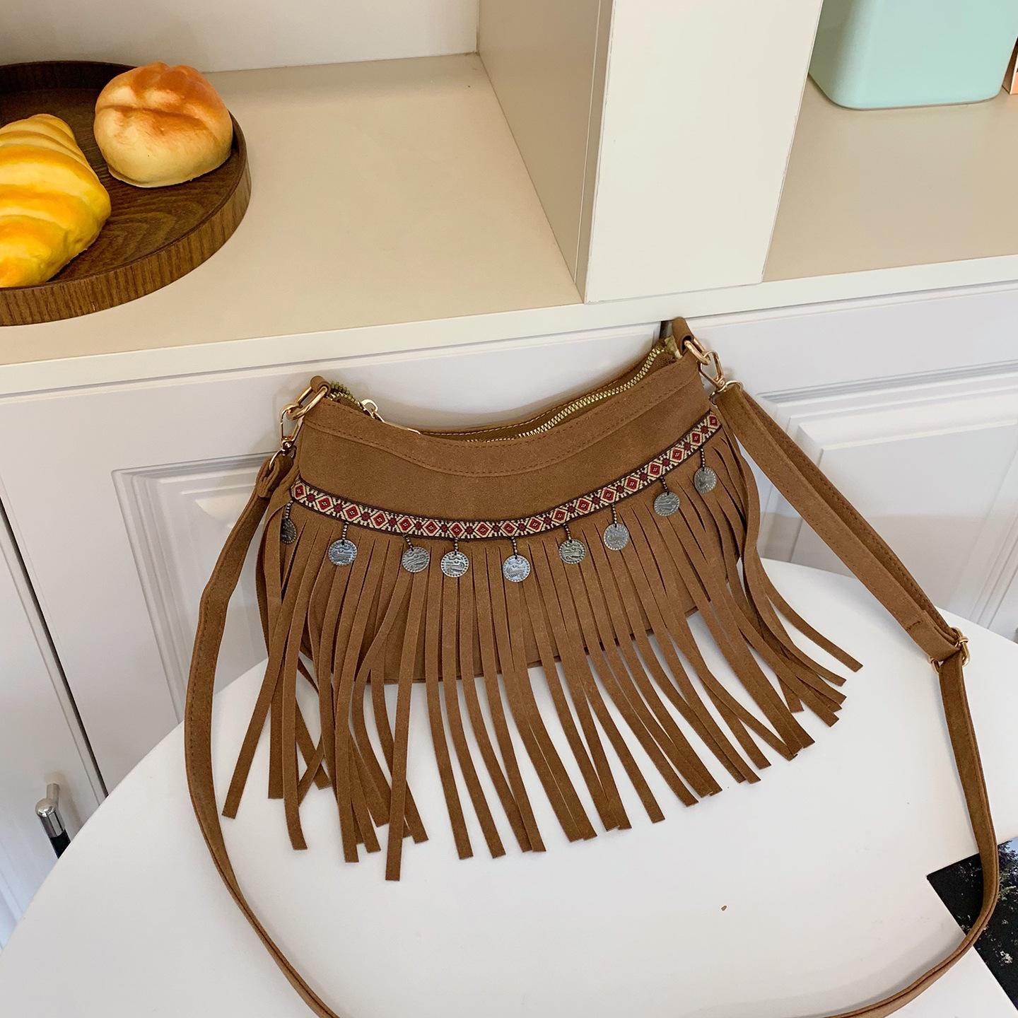

Bohemian premium fringed bag women s new retro matte shoulder messenger bag mobile phone bag коричневий