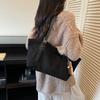 Retro bag women's large-capacity autumn and winter versatile simple shoulder bag fashionable commuter tote bag