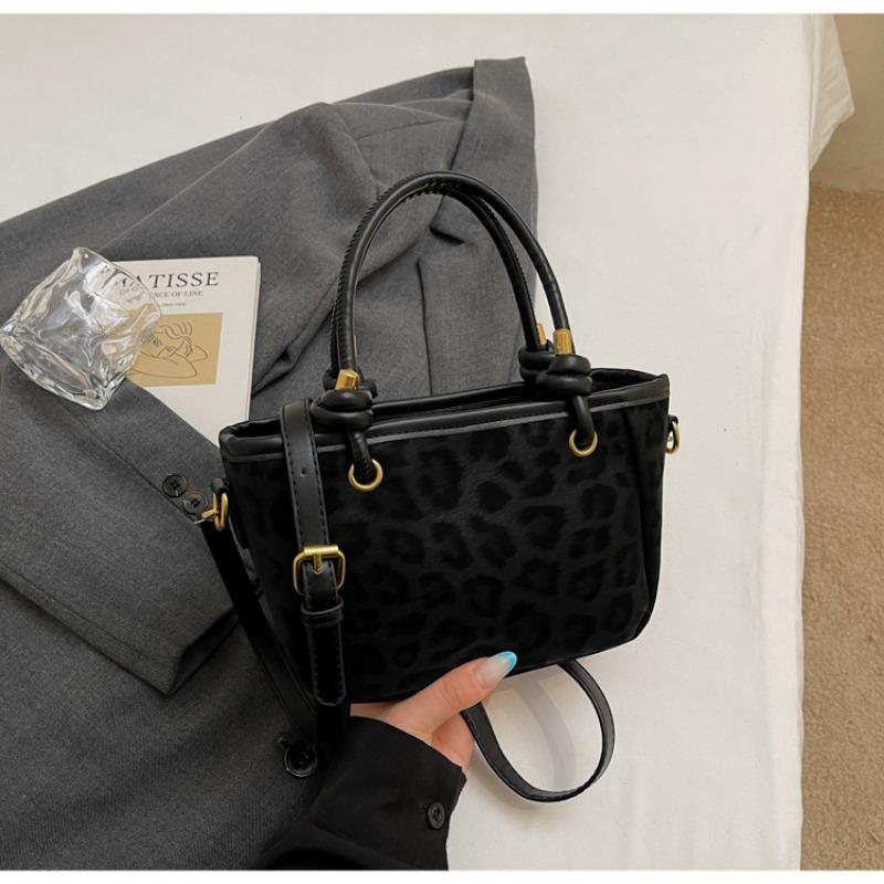 Crossbody Bag, A Popular Single-shoulder Bag for Women, Is A Fashionable and Simple Handbag for Commuting