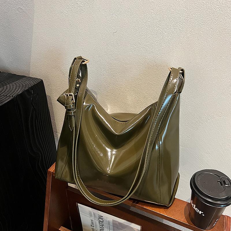 

Ретро сумка большой вместимости женская осенне-зимняя новая универсальная повседневная на плечо, сумка-мессенджер, сумка-тоут для通勤 зелёный