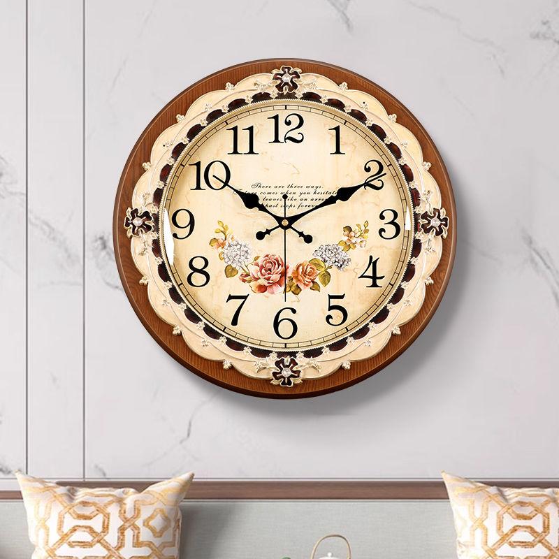 Solid Wood Light Luxury Retro Wall Clock, Living Room, Home, Fashionable Wall-mounted Decoration, Silent Clock, Diameter 32
