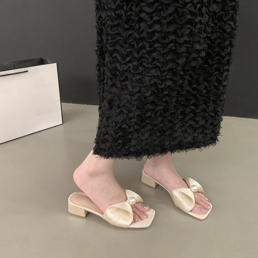 Pink fairy pearl bow thick heel cool slippers female summer wear fashion slippers 2025 summer new