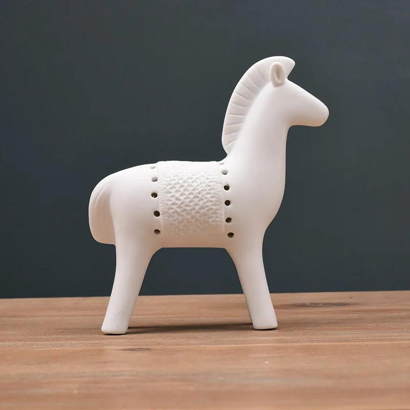 Nordic Porcelain Saddle Horse Figurine Handmade Ceramic White Pony MIniature Decor Gift Craft Embellishment Ornament Accessories