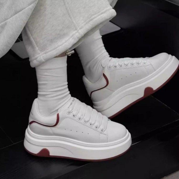 Love thick-soled spring new height-increasing and thin casual sports leather board shoes