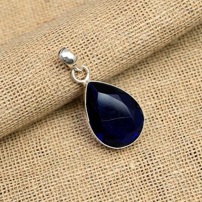 Blauer Saphir, im Labor hergestellter Edelstein, handgefertigter Schmuckanhänger aus 925er Sterlingsilber für Damen