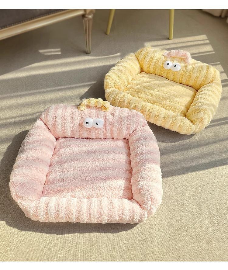 Dog Kennel Winter Warm-keeping Pet Mat for Small Dogs, Cats. Big-eyed Doll Moon Velvet Sofa Kennel, Cat Bed