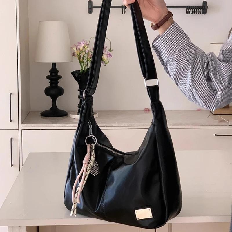 Soft PU Leather Women's Shoulder Bags College Girls Underarm Crossbody Bag Casual Solid Color Female Tote Handbags with Pendant