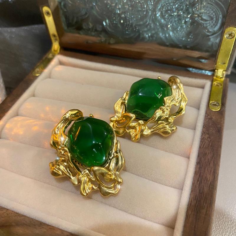French court style irregular emerald stud earrings fashionable retro light luxury temperament earrings medium antique earrings
