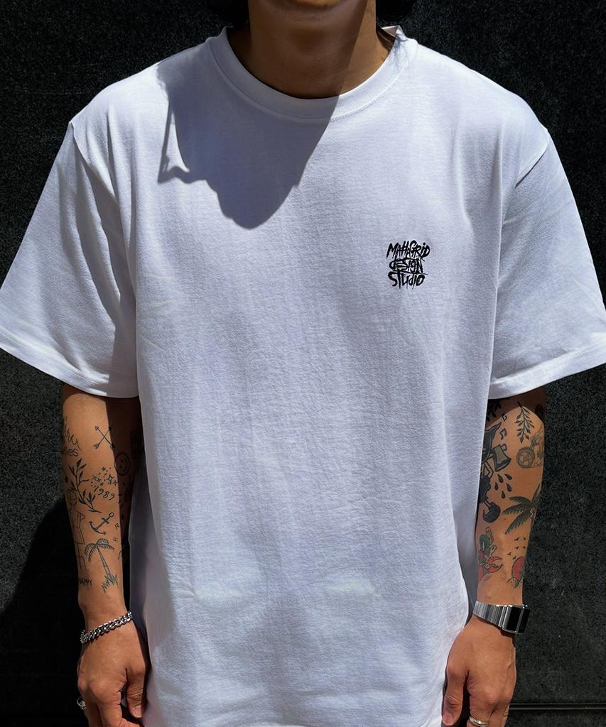 MAHAGRID Slash Logo Tee White(Mg2Fmmt527A)