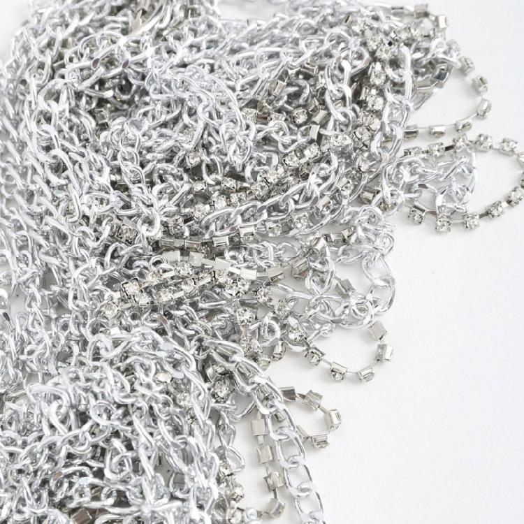 Fashionable Body Chain with Tassels and Rhinestones Crystal Body Jewelry Alloy Texture Suitable for Party Nightclub