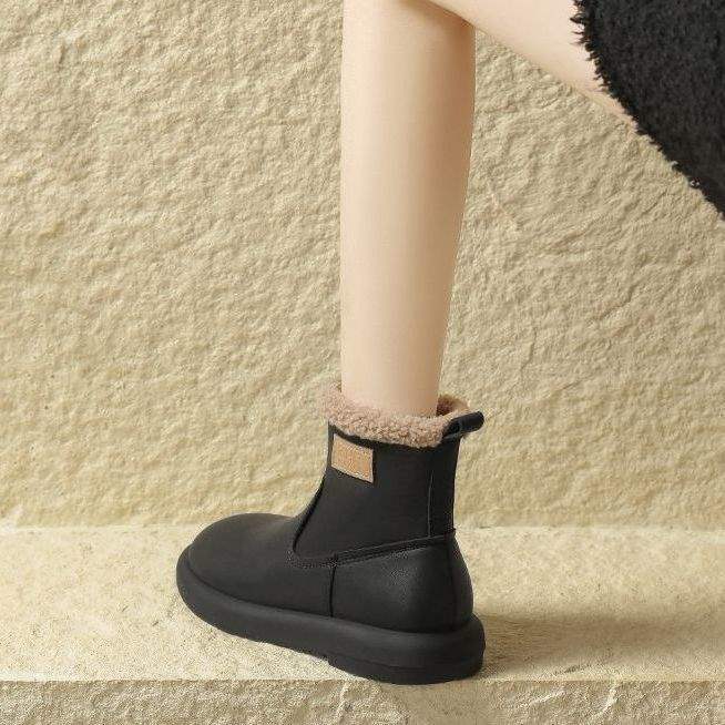 

Real soft leather snow boots women s new autumn and winter velvet warm lamb flat short boots thickened cotton boots retro women s boots 40 чорний