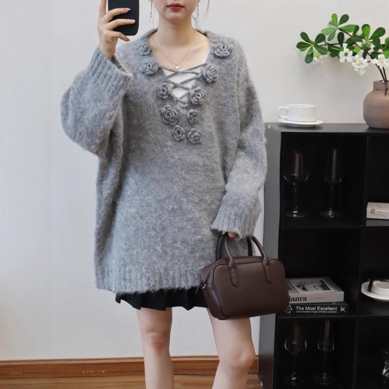 Autumn and winter new three-dimensional flower knitted sweater top design sense loose soft waxy sweater pullover women