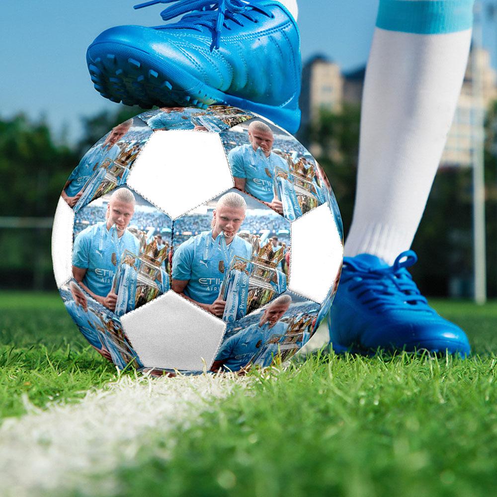 Pallone da Calcio Erling Haaland Taglia 5, Cucito a Macchina in PVC, Resistente e ad Alto Rimbalzo, Adatto a Tutte le Età, Merchandising per tifosi, Partite e Uso all'Aperto.