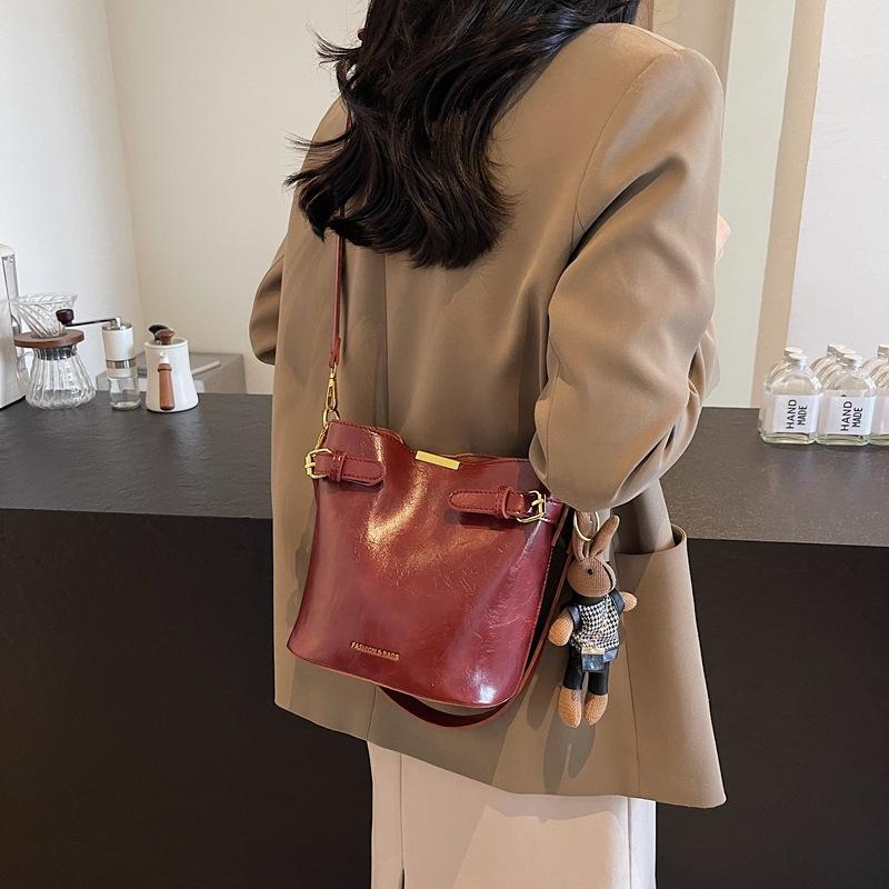 2025 Handbag Bag New Fashion Large Capacity Retro Portable Shoulder Messenger Bag Women's Bag