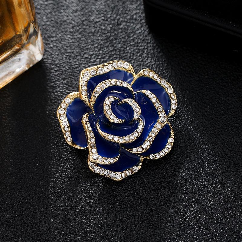 

Новая хрустальная брошь «Камелия» Женская брошь-булавка высокого класса с темпераментом Роскошная пряжка для шелкового шарфа Аксессуары для костюма