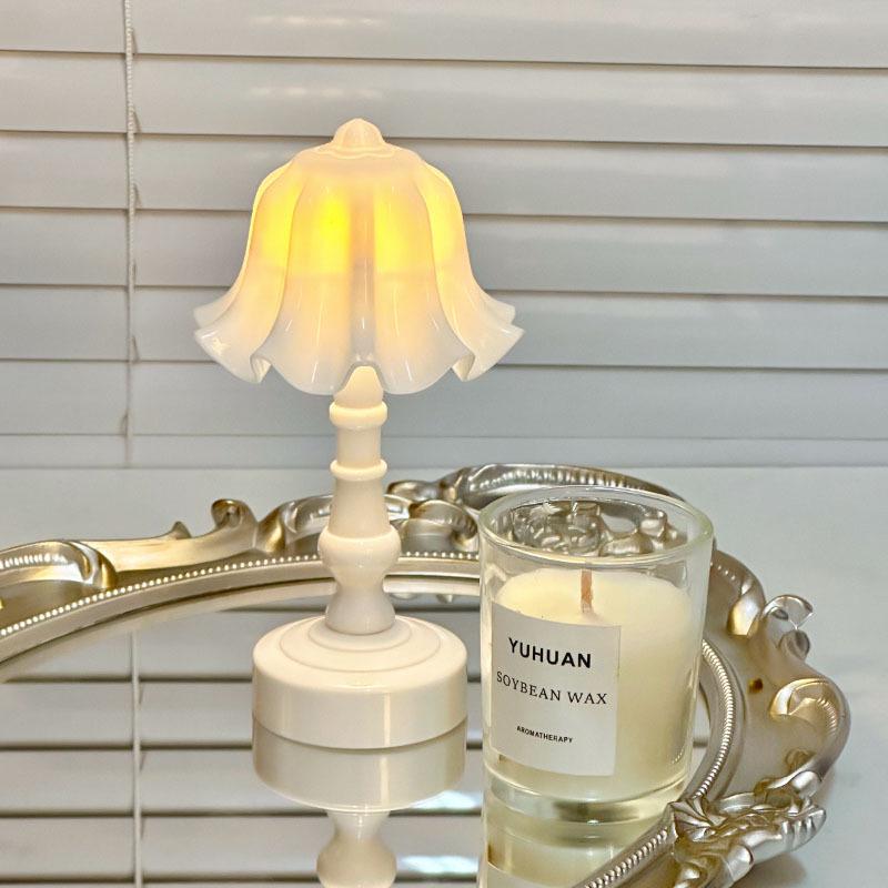 Retro Small Table Lamp: Perfect for Bedroom, Dorm, or As a Birthday Gift for Bestie. Adds Night Light and Decorative Atmosphere To Your Space.