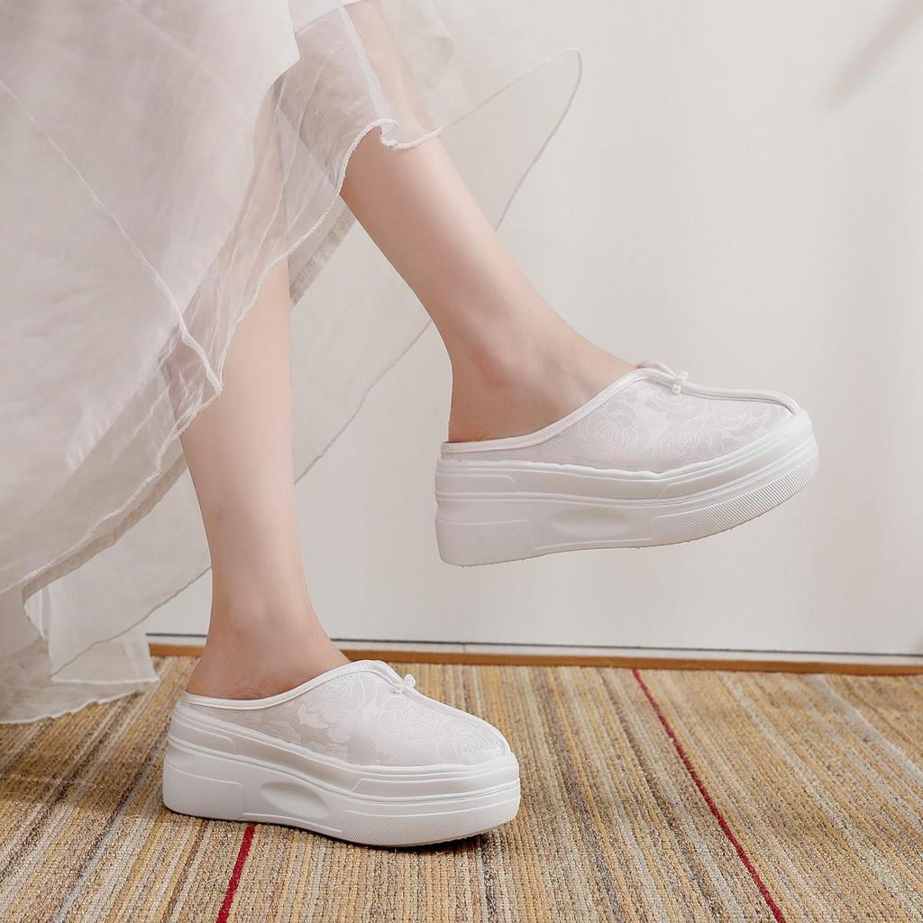 New Chinese-Style High Heel Embroidered Shoes: Thick Sole, Height Increasing, Perfect for Matching Qipao and Hanfu