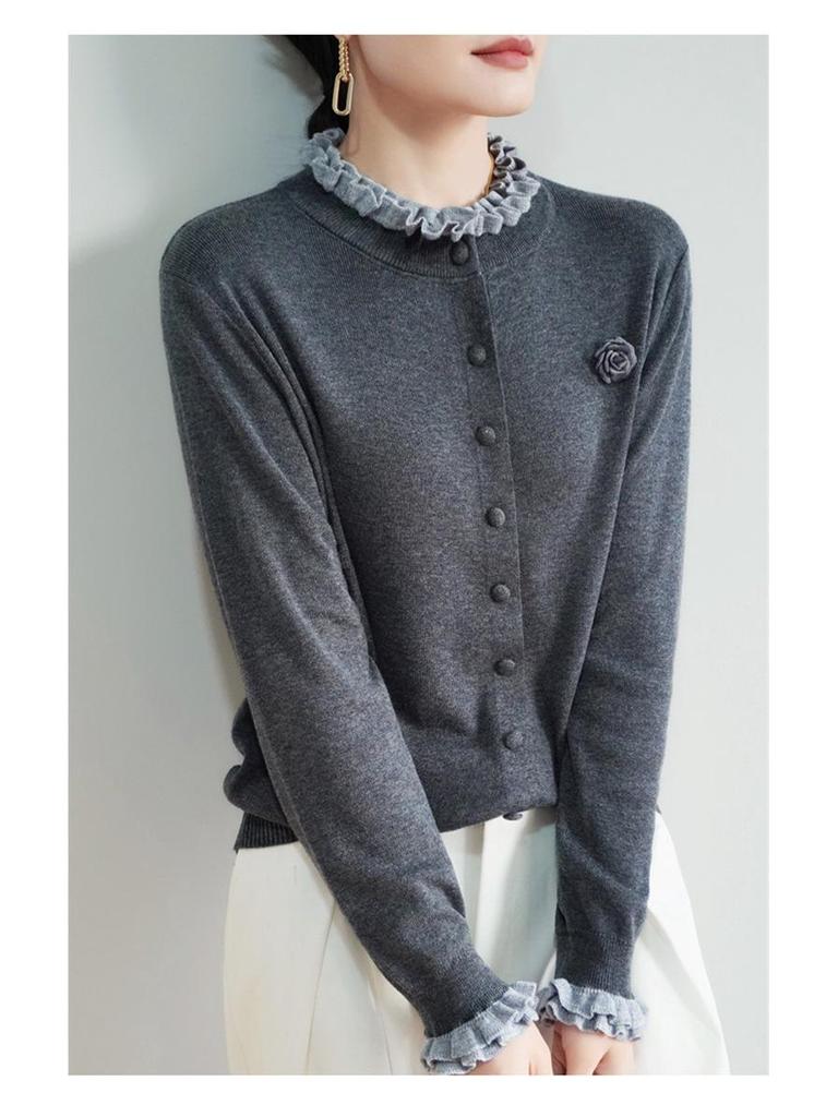 Damen-Cardigan aus gerippter Merinowolle mit Muschelkanten und Rosenstickerei Herbst/Winter 2025
