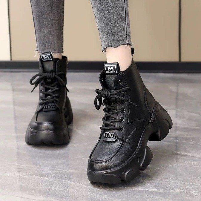 Martin boots women's 2025 new autumn and winter velvet British small man heightened thick-soled British short boots popular thin boots