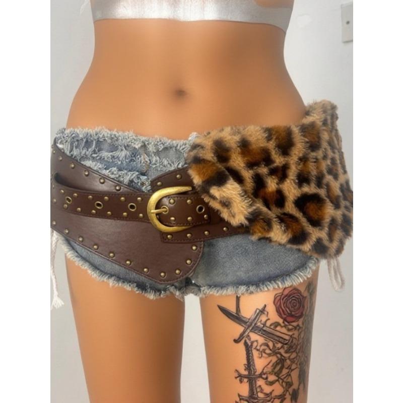 The New Leopard-print Plush Mute Rivet Punk Street Belt Waistband Features A Millennial Hot Girl From Europe and America