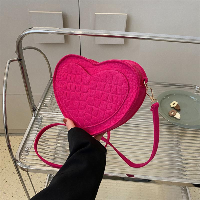 

Yogodlns модные винтажные женские сумки с сердечками, роскошный дизайн, сумки через плечо с сердечками для женщин, трендовые фетровые сумки через плечо