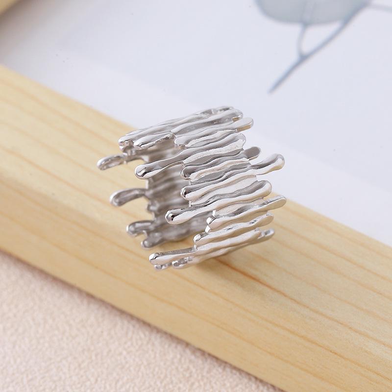 European & American Trend Vertical Striped Irregular Pleated Open Ring - New Light Luxury Style