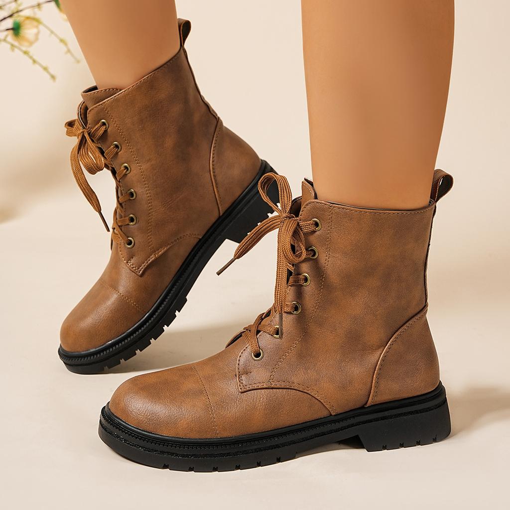 2025 Autumn and Winter New Popular Internet Celebrity Versatile Martin Boots Small Thick-soled British Style Black Martin Boots Women