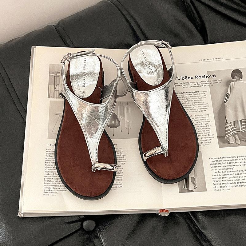 Versatile fashion toe cool slippers women's summer retro simple metal accessories outer wear pinch foot wedge heel Roman sandals