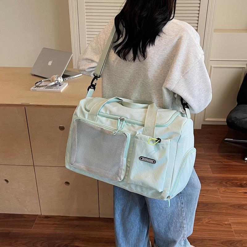 Sportliche Umhängetasche mit großem Fassungsvermögen und Trocken-/Nassfach für Reisen