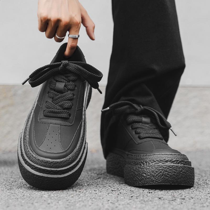 

Мужская обувь осень 2025 новая универсальная спортивная повседневная обувь нишевая платформа черные кеды 50558-J 46 чёрный