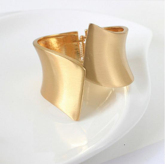 Elegant Ladies' Bracelet: Stylish, Simple, and Chic