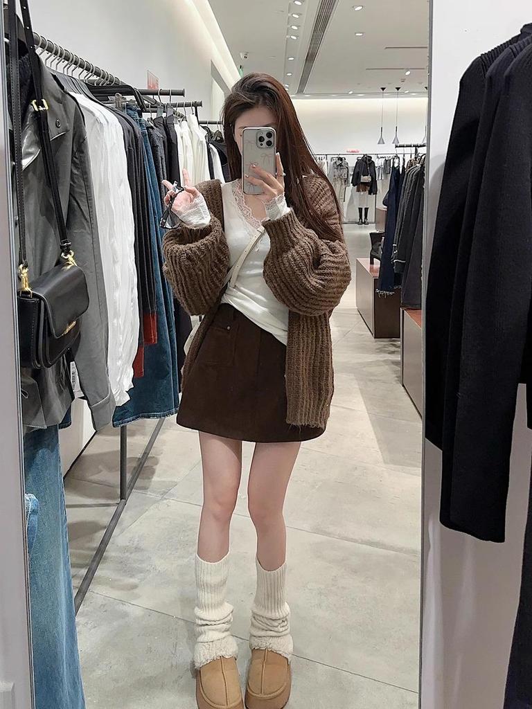 Chic V-Neck Lace Patchwork Long-Sleeve Slim-Fit Korean Style Top for Autumn/Winter