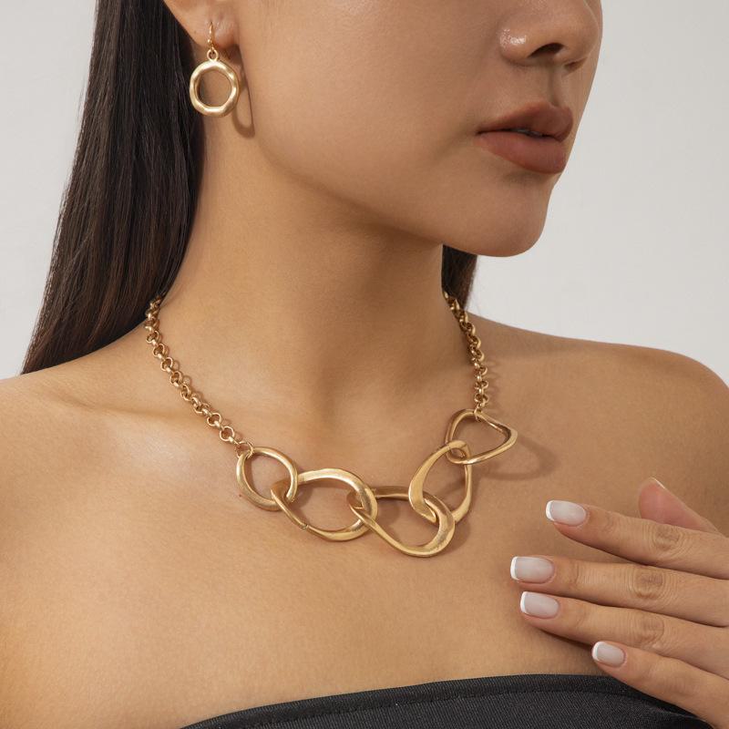 Náhrdelník s geometrickým vzorem: Kreativní spojování, módní dutý nepravidelný design