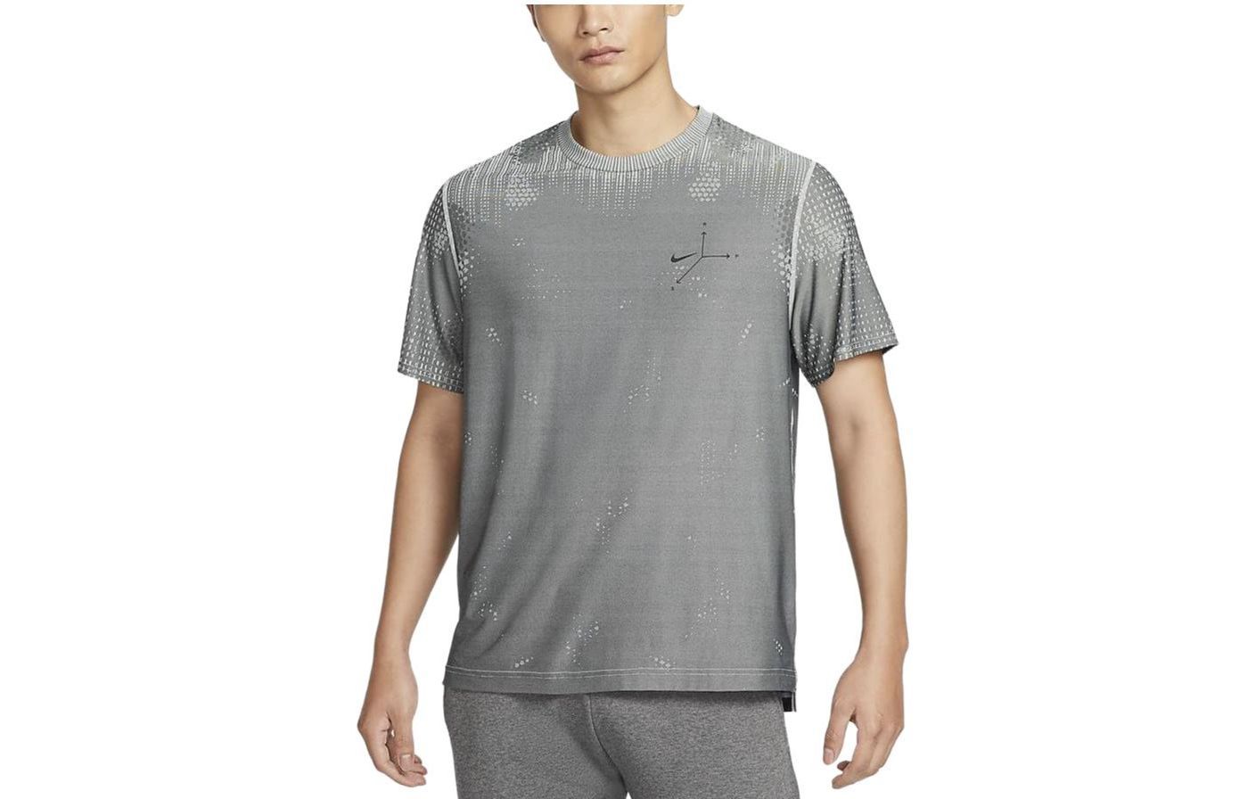 

Nike A.P.S T Shirt Men s Light Silver FN2972-034 XL
