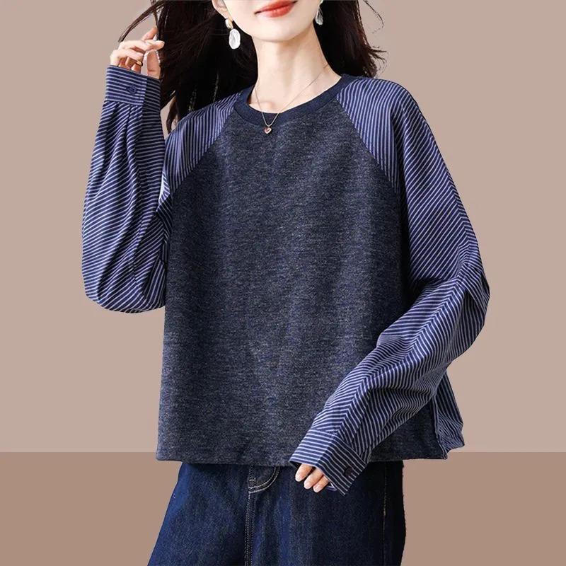

Striped Patchwork Round Neck Sweatshirt for Women in Autumn Loose and Versatile Western Style Age-reducing Top L