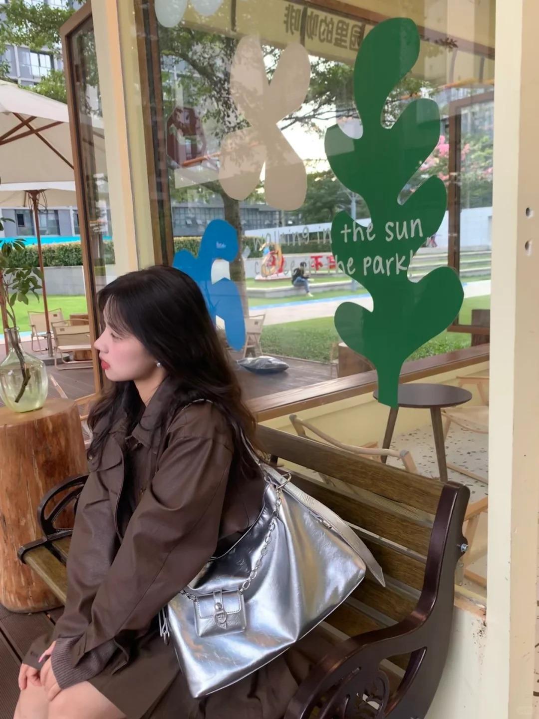 

Bag women s 2024 new large-capacity shoulder tote bag dark y2k messenger chain underarm locomotive bag tide срібний