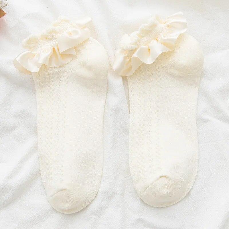 Styl Lolita japońskie Kawaii damskie skarpetki śliczne plisowane skarpetki z falbanką solidna biała czarna siatka koronkowe dziewczęce słodkie krótkie skarpetki w stylu Harajuku