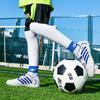 28-38 Stoßdämpfende, rutschfeste, verschleißfeste Klettverschluss-Kurznagel-Outdoor-Fußballschuhe, die Kinderschuhe trainieren