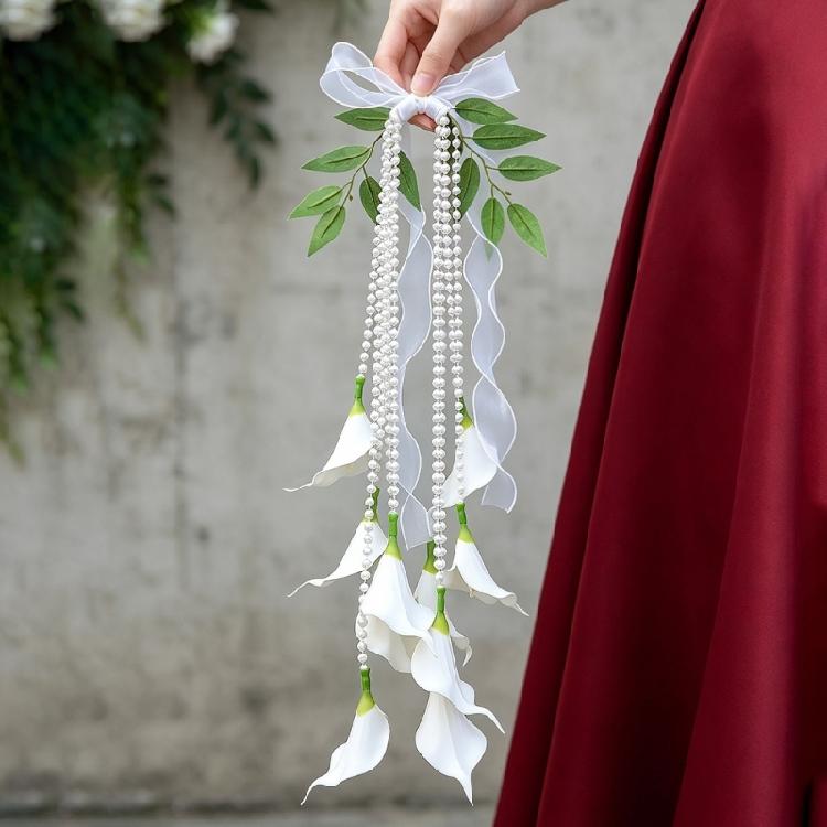 Stylish White Calla Lilies And Pearls Bridal Bouquets Photo Shoot Accessories For Wedding Parties And Sophisticated Decors