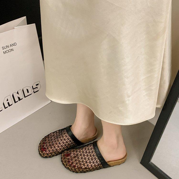 Niszowe tkane puste siateczkowe chłodne kapcie damskie buty do noszenia 2025 nowe letnie na płaskiej podeszwie oddychające sandały z zakrytą piętą