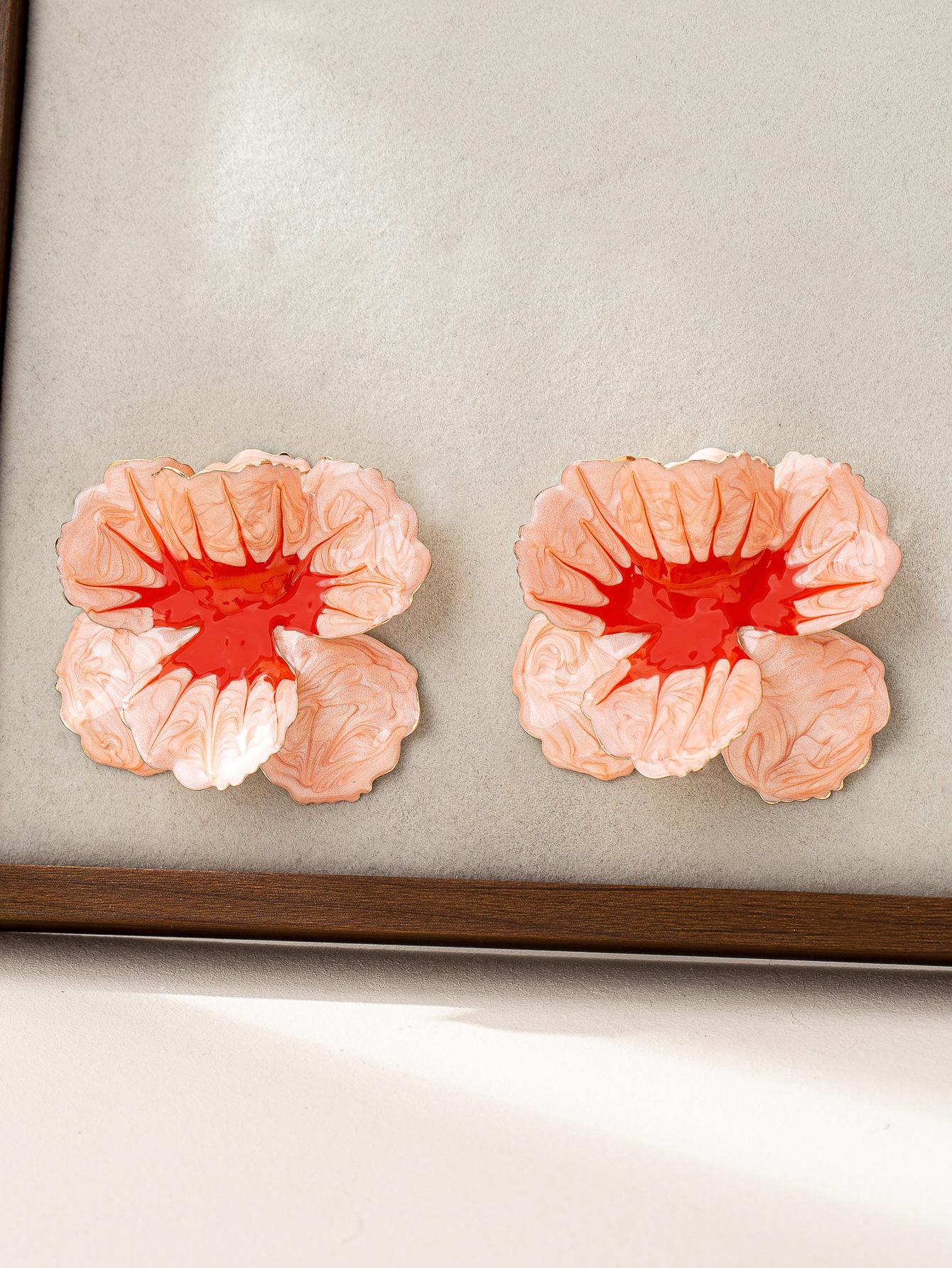 Модные популярные серьги-цветы из эмали с ручной росписью и плавным переходом цвета оранжевый