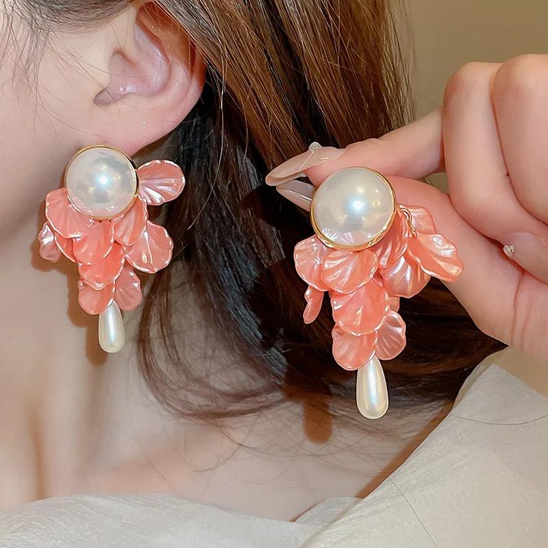 

Elegant French Style Pearl Petal Tassel Earrings for Women, Trendy Statement Jewelry рожевий