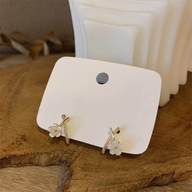 Korean Version of Small Mini Flower Shell Stud Earrings for Women's New Style
