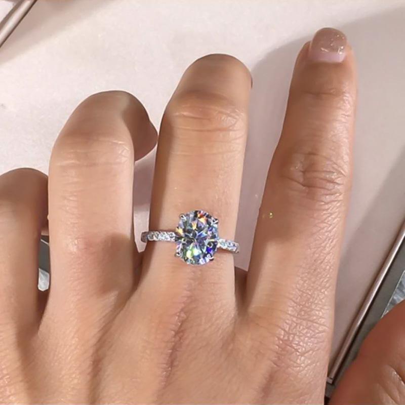 Trendige Große Ovale Verlobungsparty Ehering Dreidimensionale Weiße Zirkonkristallringe für Damen Zirkon-Accessoires