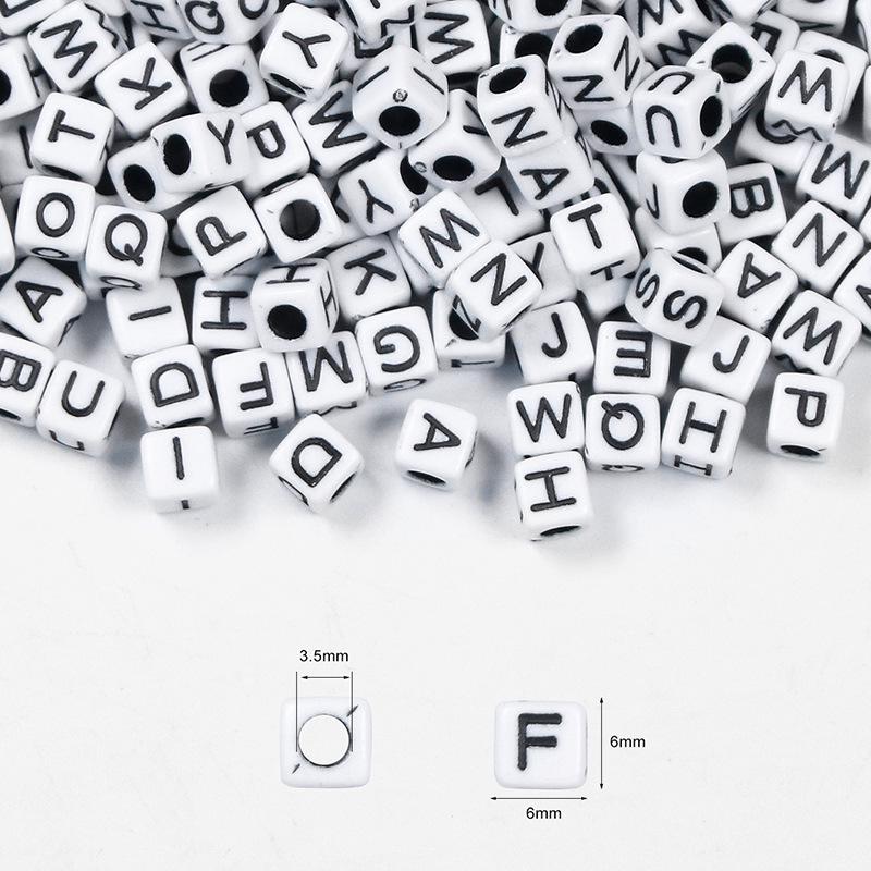 6mm Acryl Quadratische Buchstabenperlen mit großem Loch für DIY Schmuck