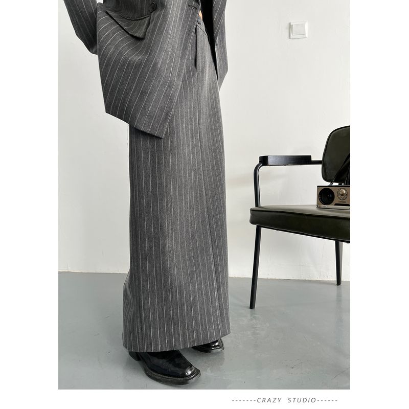 

Винтажный весенне-осенний винтажный серый полосатый костюм с юбкой Dark gray overskirt M (about 50.00 kg-57.50 kg)