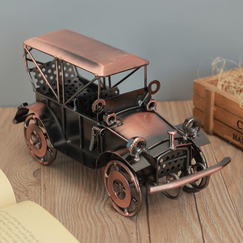 

European Style Antique Zinc Alloy Old Car Metal Ornament Creative Home Table Top Decoration Metal Crafts
