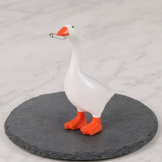 Magnetic White Goose Desk Ornament, Creative Resin Home Decor, Fun Decorative Craft for Living Room & Office, Ideal Gift for Animal Lovers
