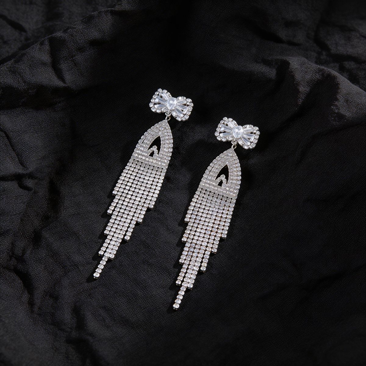 

Silver Needle Diamond Bow Fringed Earrings Light Luxury Premium Exaggerated Dress Earrings European and American Trend Earrings